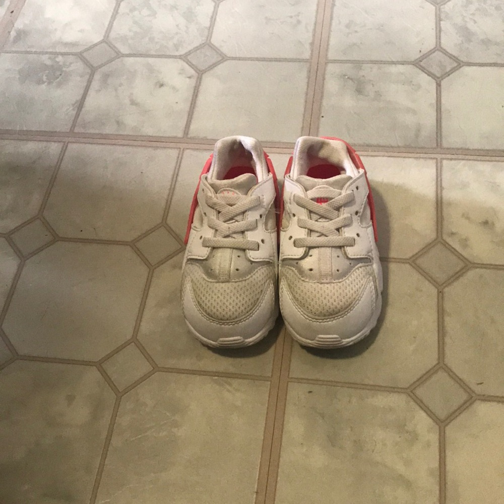 Size 7 kids Nike hurrache sneakers
